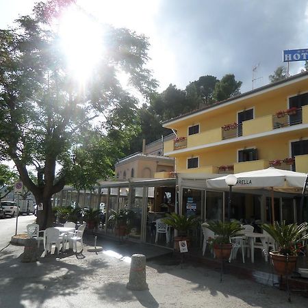 Hotel Il Porto Казаль-Велино Экстерьер фото